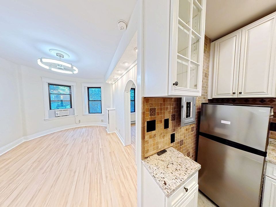 1st image of 40 Winchester St APT 8