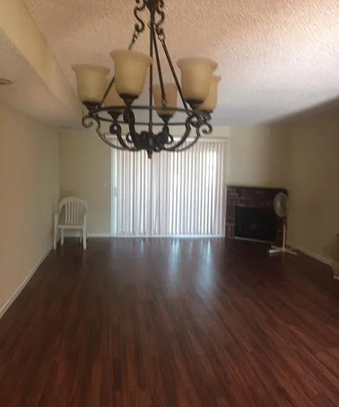 468 E Verdugo Ave — Photo 2