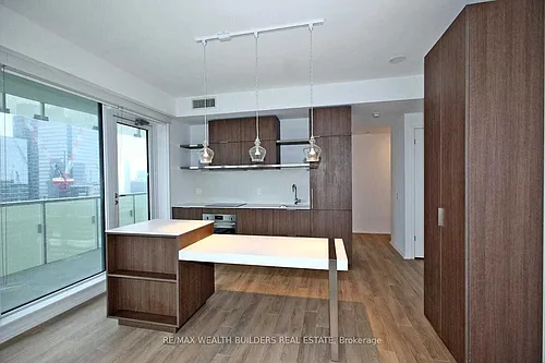 197 Yonge St #4305 Photo 1