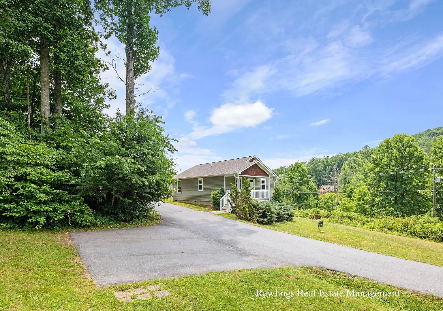 Modern Cottage in Fairview — Photo 2