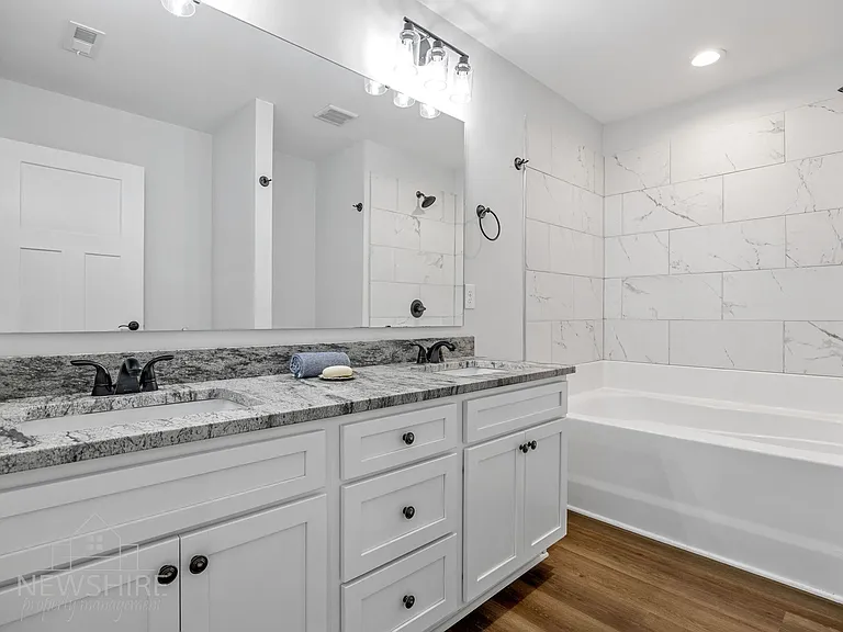 Townes at Converse Luxury Townhomes — Photo 29