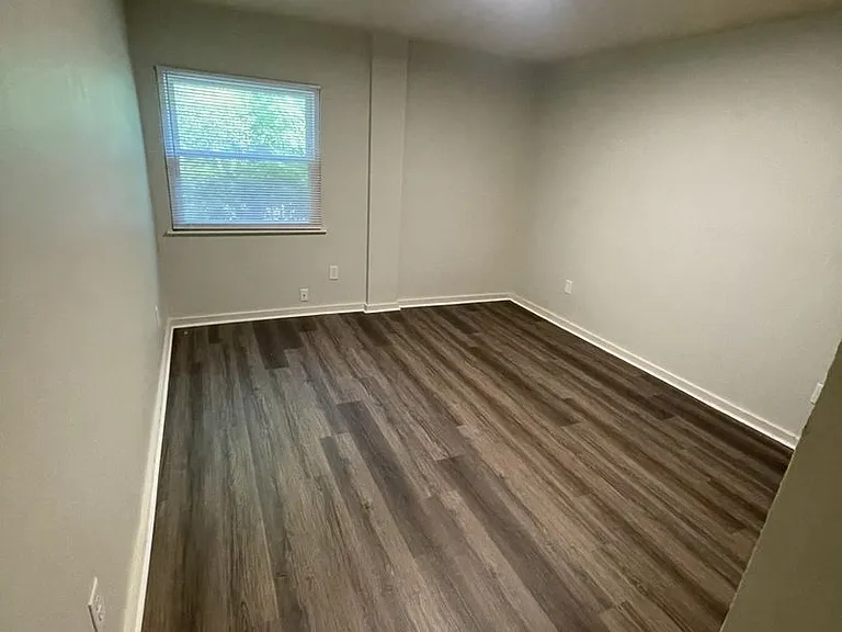 7124C Longstreet Dr — Photo 4