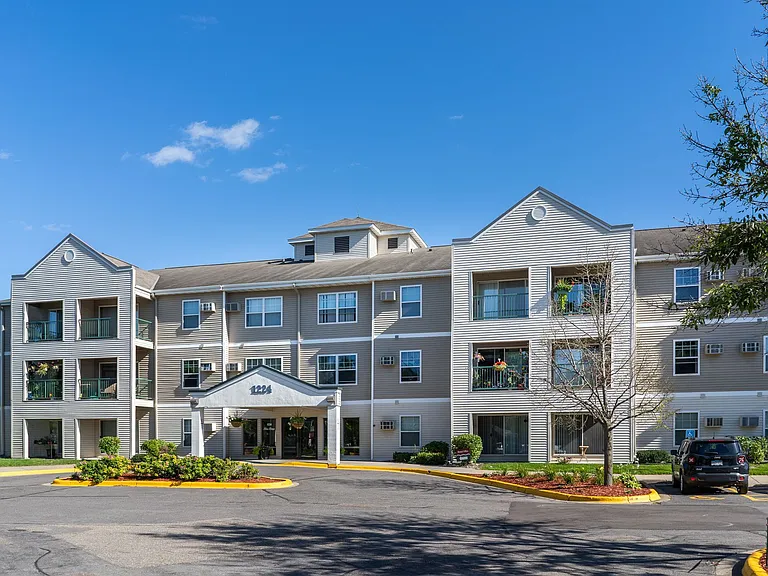 Riva Ridge Apartments — Photo 16