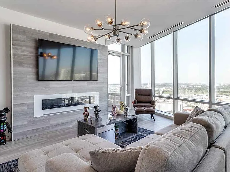 2430 Victory Park Ln #ID80005 — Photo 8