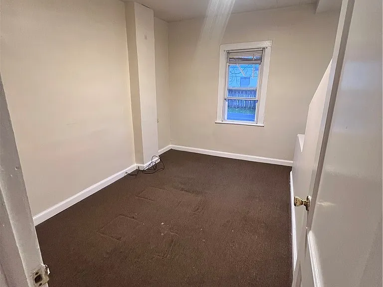 7516 Bancroft Ave — Photo 11