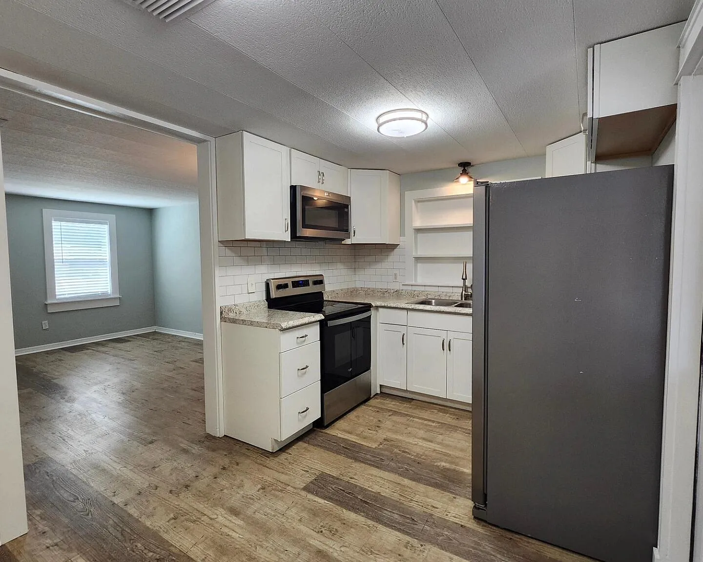 2 bed, 1.0 bath, 900 sqft, $2,200 — Photo 4