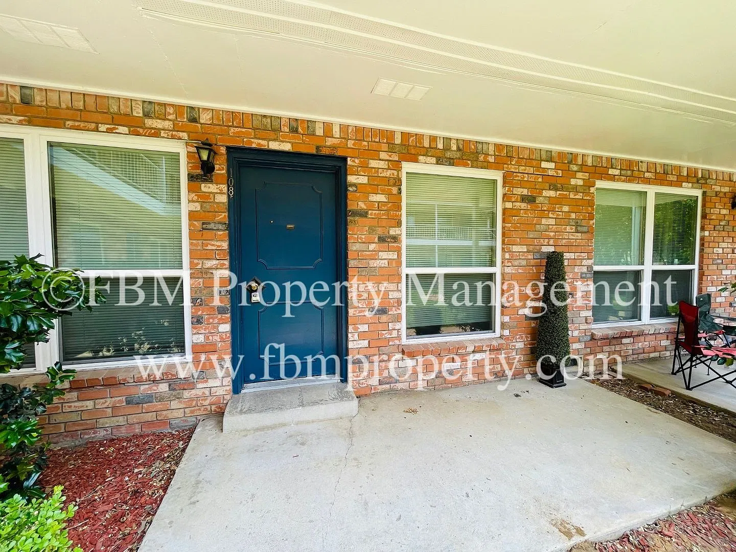 518 N Rogers St — Photo 2