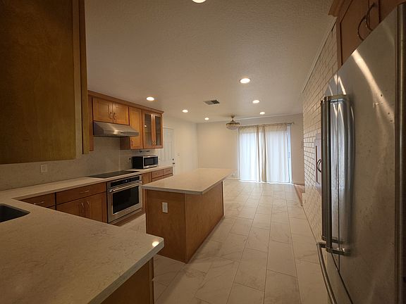3rd image of 2085 Mayfield Ave