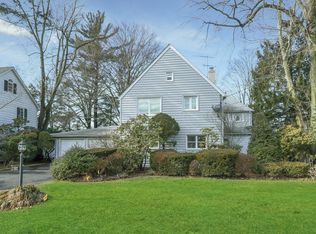 286 Robin Rd, Englewood, NJ 07631