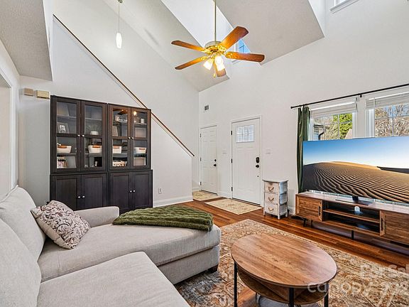 5th image of 10105 Sparkling Brook Ct