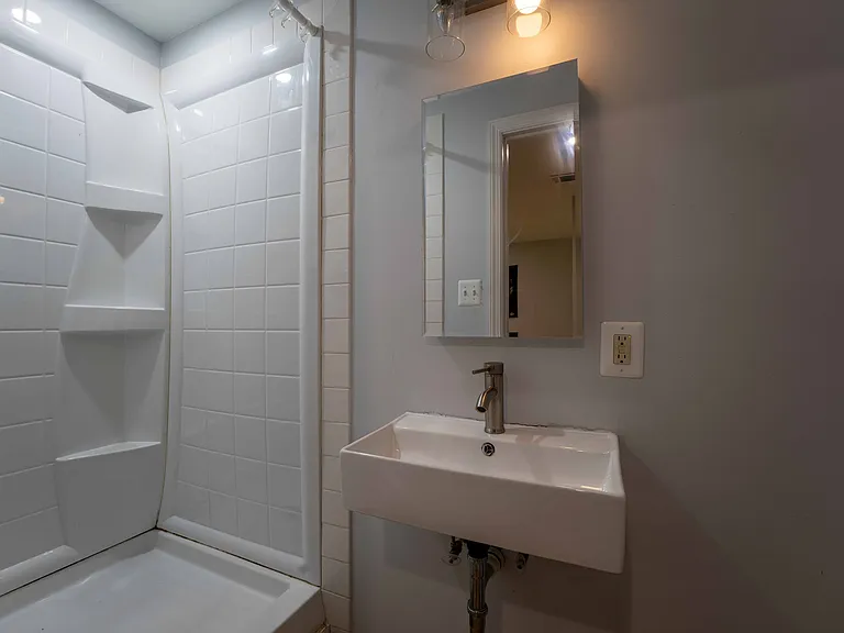 18246 Fox Chase Cir — Photo 5