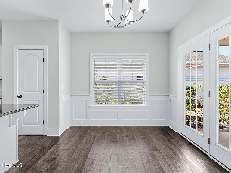 359 Hanover Lakes Dr — Photo 11