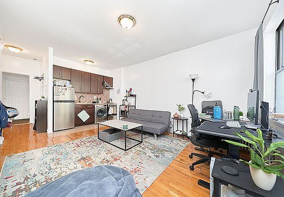 4th image of 70 W 109th St APT 2A
