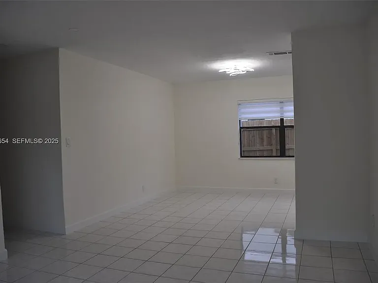 571 NE 61st St — Photo 32