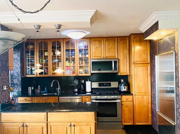 225 Saint Pauls Avenue image 6 of 13