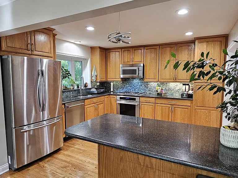 76 Lincolnshire Dr — Photo 9
