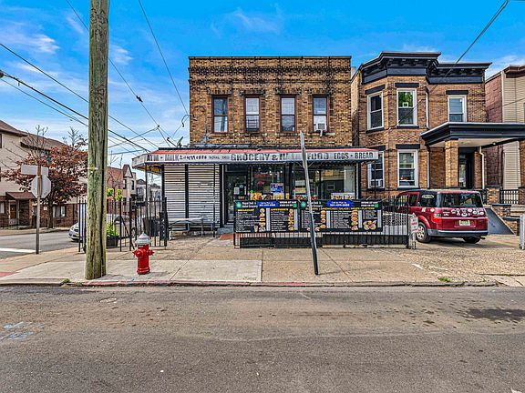 4th image of 245 Liberty Ave
