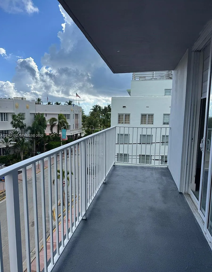 Islander Condo Apts — Photo 1
