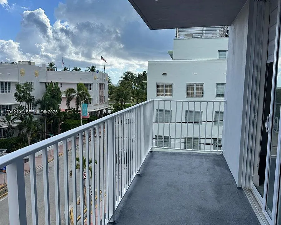 1255 Collins Ave #406