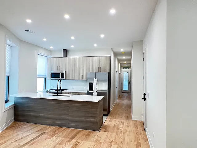 715 W Aldine Ave #2 — Photo 8