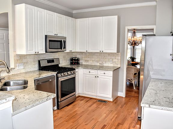 3rd image of 313 Oak Meadow Dr