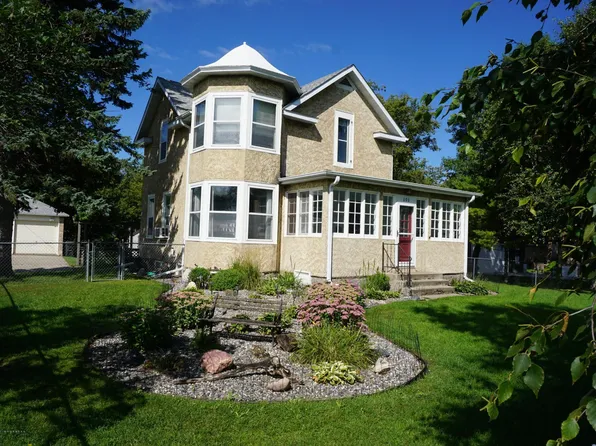 101 5th St NW, Barnesville, MN 56514