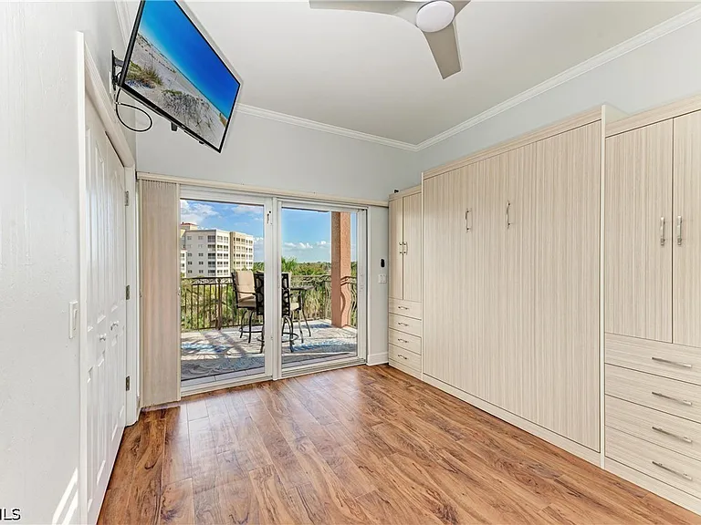 14813 Laguna Dr #401 — Photo 38