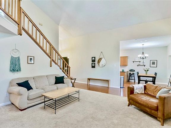 5th image of 1700 Rockdale Dr