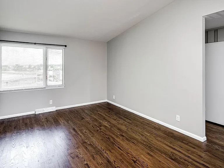 4817 S 131st St #11 — Photo 3