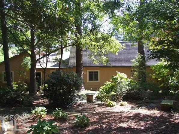 2922 Parkwood Rd, Snellville, GA 30039