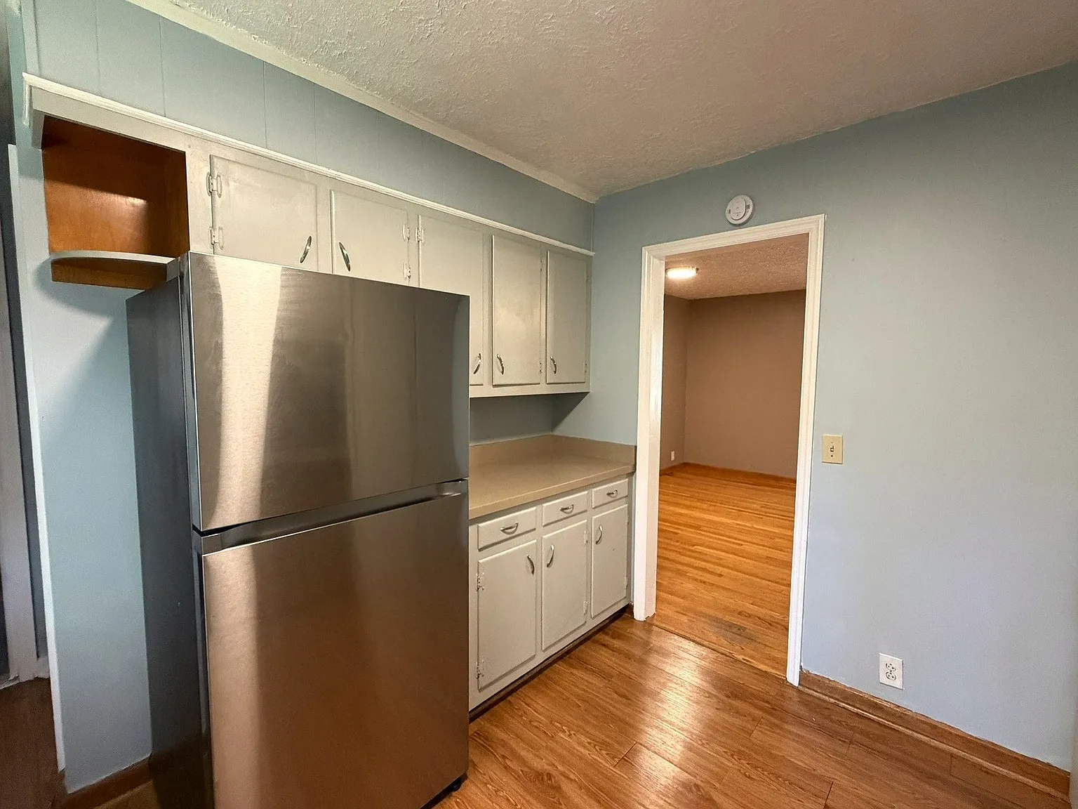 3 bed, 2.0 bath, 3032 sqft, $1,800 — Photo 4