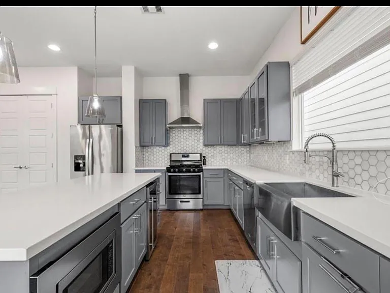 406 Yale Oaks Ln — Photo 8