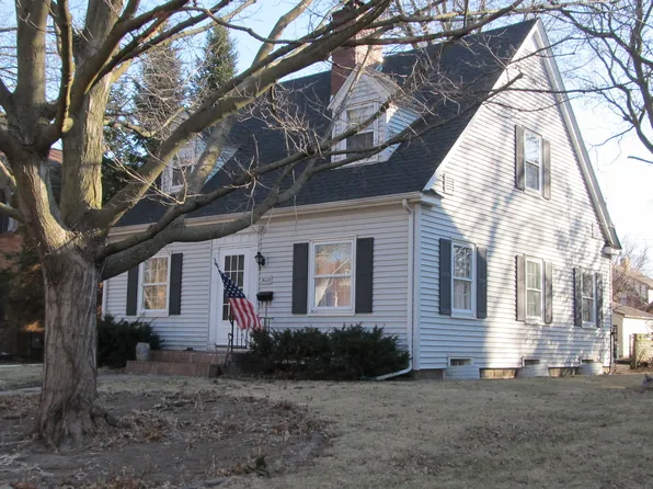 3015 E 18th St, Davenport, IA 52803