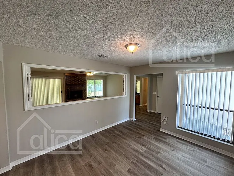 1959 Sussex Dr N — Photo 7