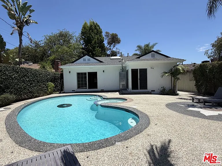 4747 Cartwright Ave — Photo 48