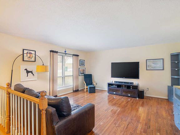 2nd image of 7178 Crestfield Cir