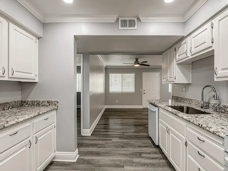 Vista Springs Apartments — Photo 39