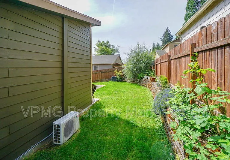 8814 NE 82nd Ave — Photo 24