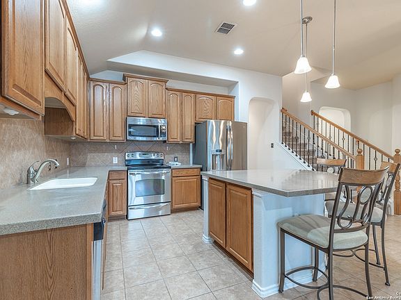 2nd image of 7402 Elegante Way