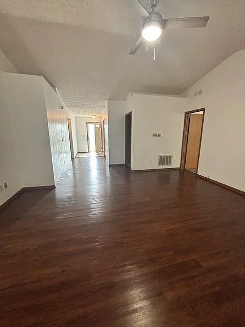 3 bed, 2.0 bath, 1214 sqft, $2,100 — Photo 4