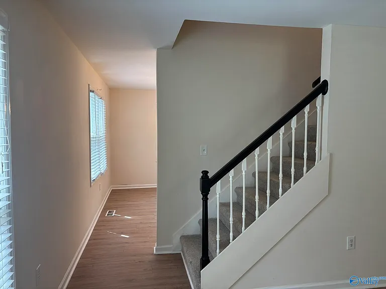 135 Suffolk Dr — Photo 8