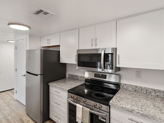 3rd image of 3033 E DEVONSHIRE Avenue #2033
