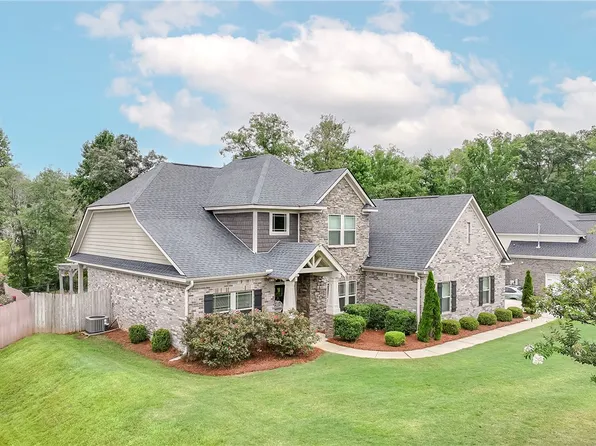 1104 Cedar Creek Dr, Opelika, AL 36801