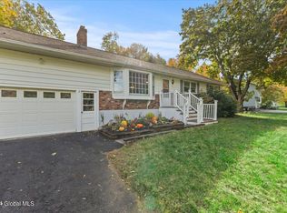 4 Gretel Ter, Ballston Lake, NY 12019
