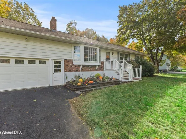 4 Gretel Terrace, Ballston Lake, NY 12019