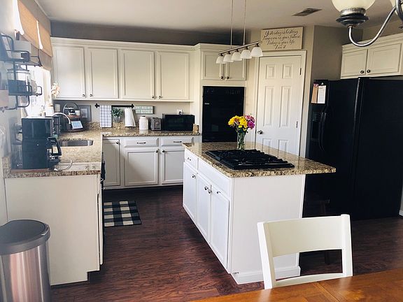 Beautifully updated kitchen!