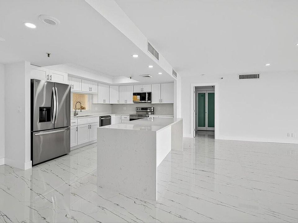 1st image of 2480 Presidential Way #902