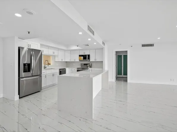 2480 Presidential Way APT 902, West Palm Beach, FL 33401