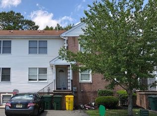 118 Chateau Dr, Lakewood, NJ