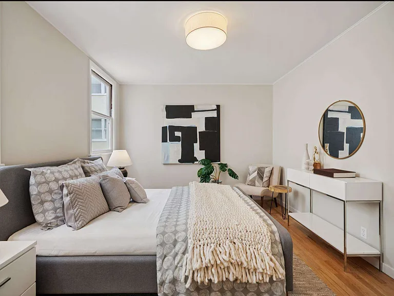 1250 Clay St — Photo 16